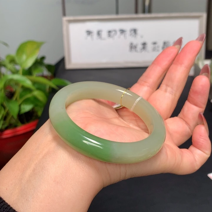 和田玉手镯未镶嵌57