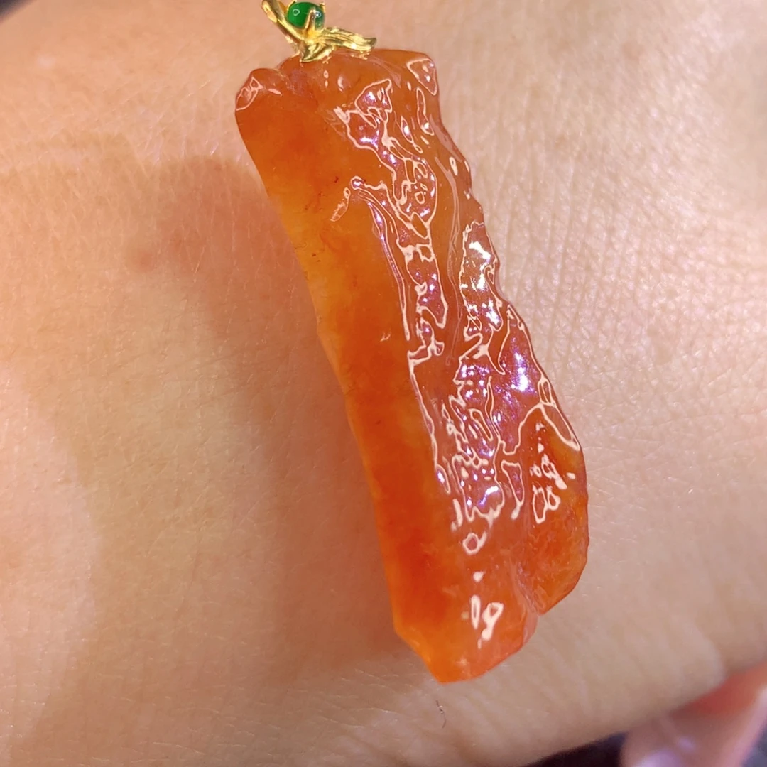 翡翠18K金镶嵌颈饰翡翠