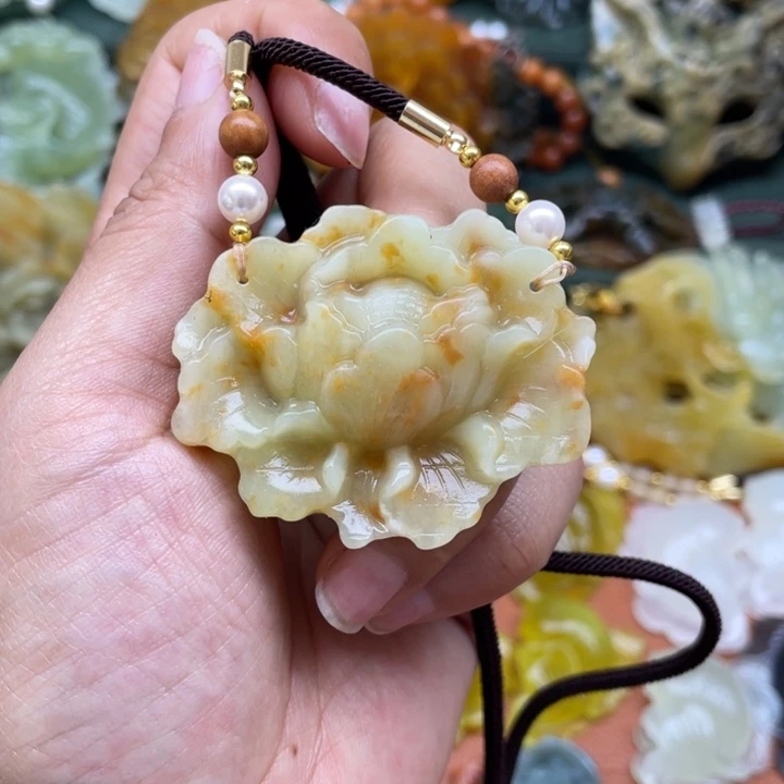 蛇纹石玉未镶嵌吊坠