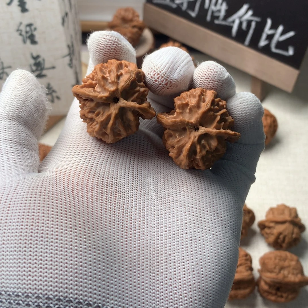 文玩核桃吊坠苹果园