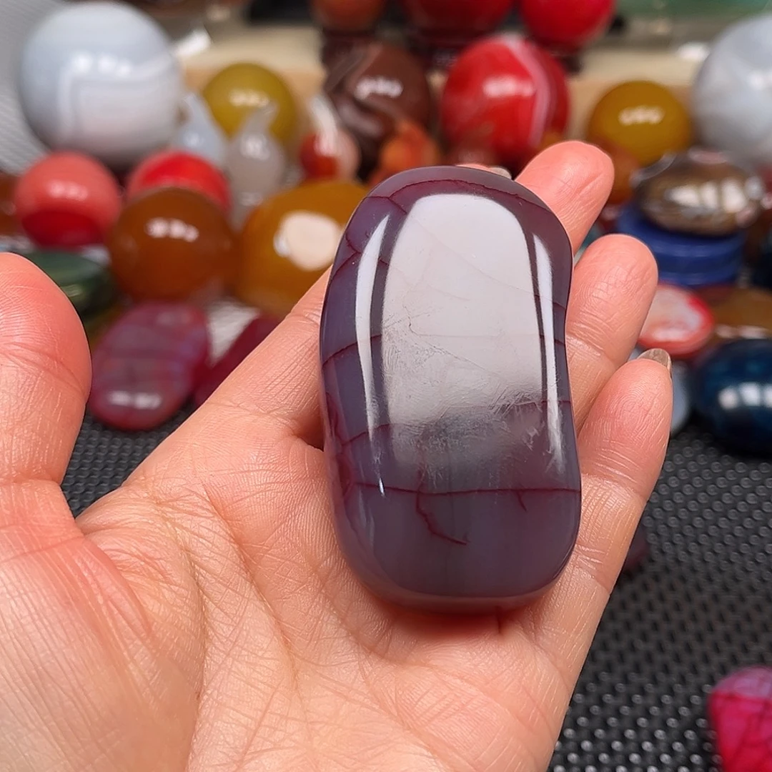 绿***草玛瑙/玉髓未镶嵌珠宝奇石