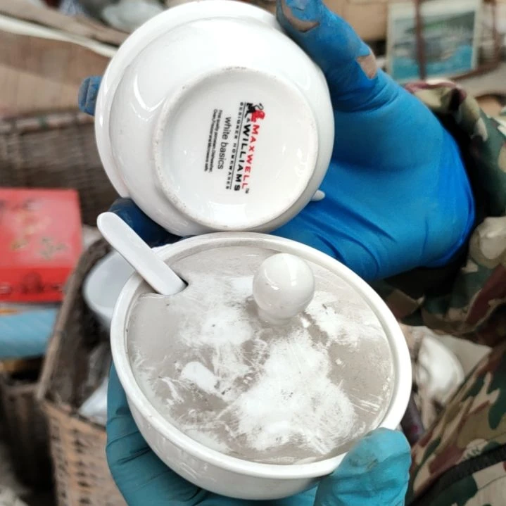 摆件。陶瓷盘子碗啥都有