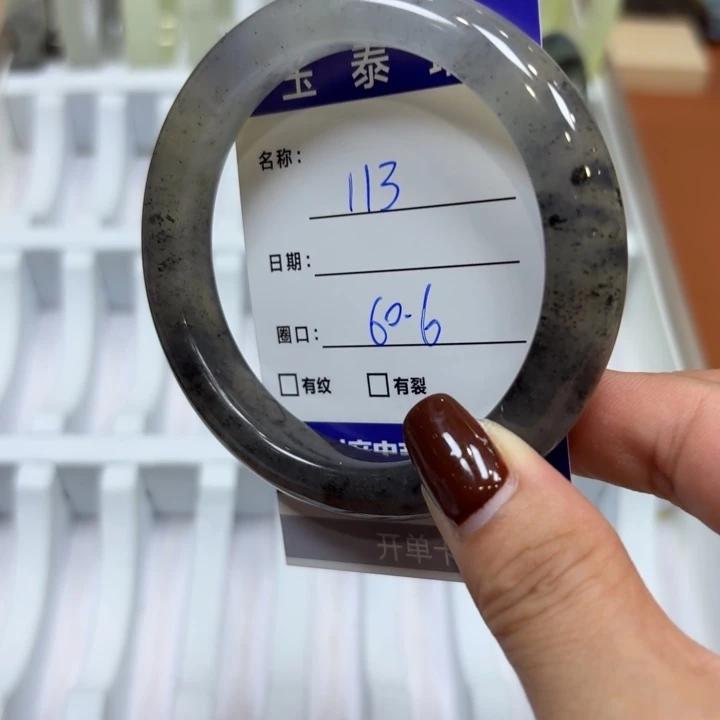 未镶嵌岫玉手镯天然