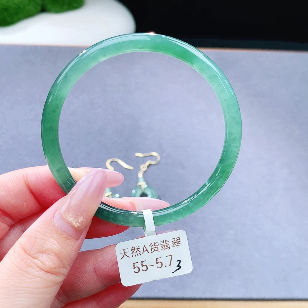 未镶嵌手镯（圆镯）翡翠