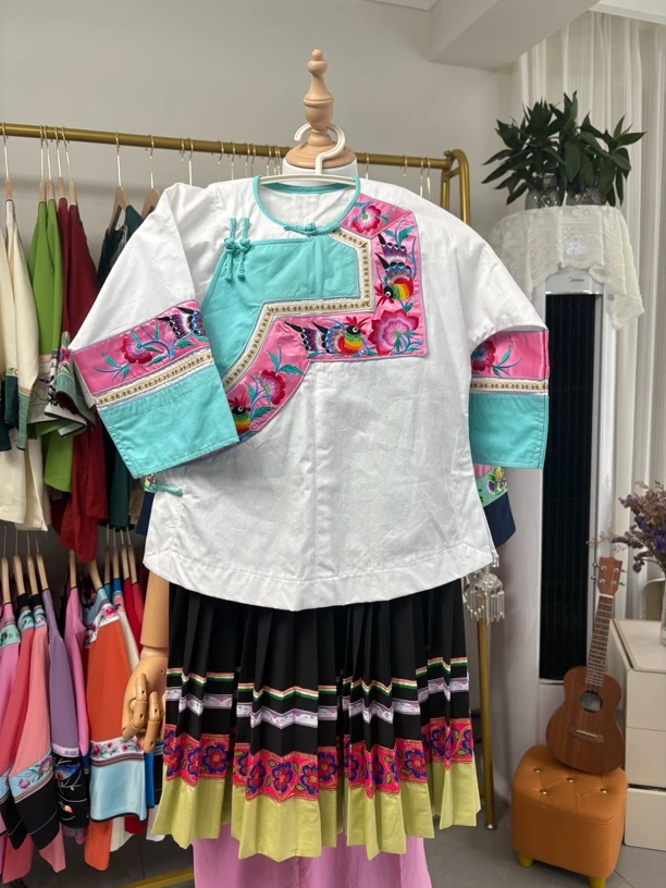 苗族刺绣百褶裙套装女童