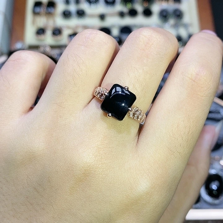 18K金镶嵌戒指翡翠方糖