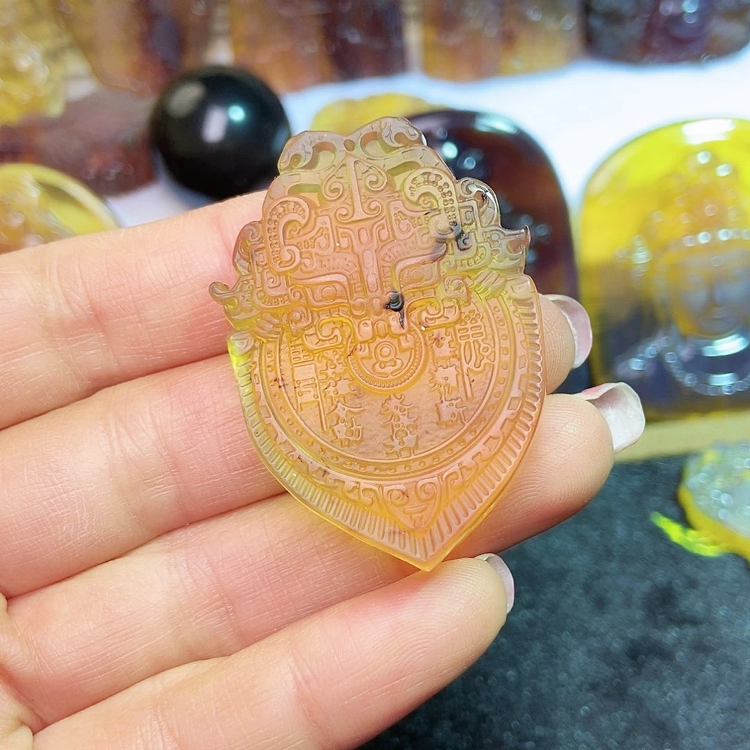 琥珀颈饰未镶嵌九宫八卦