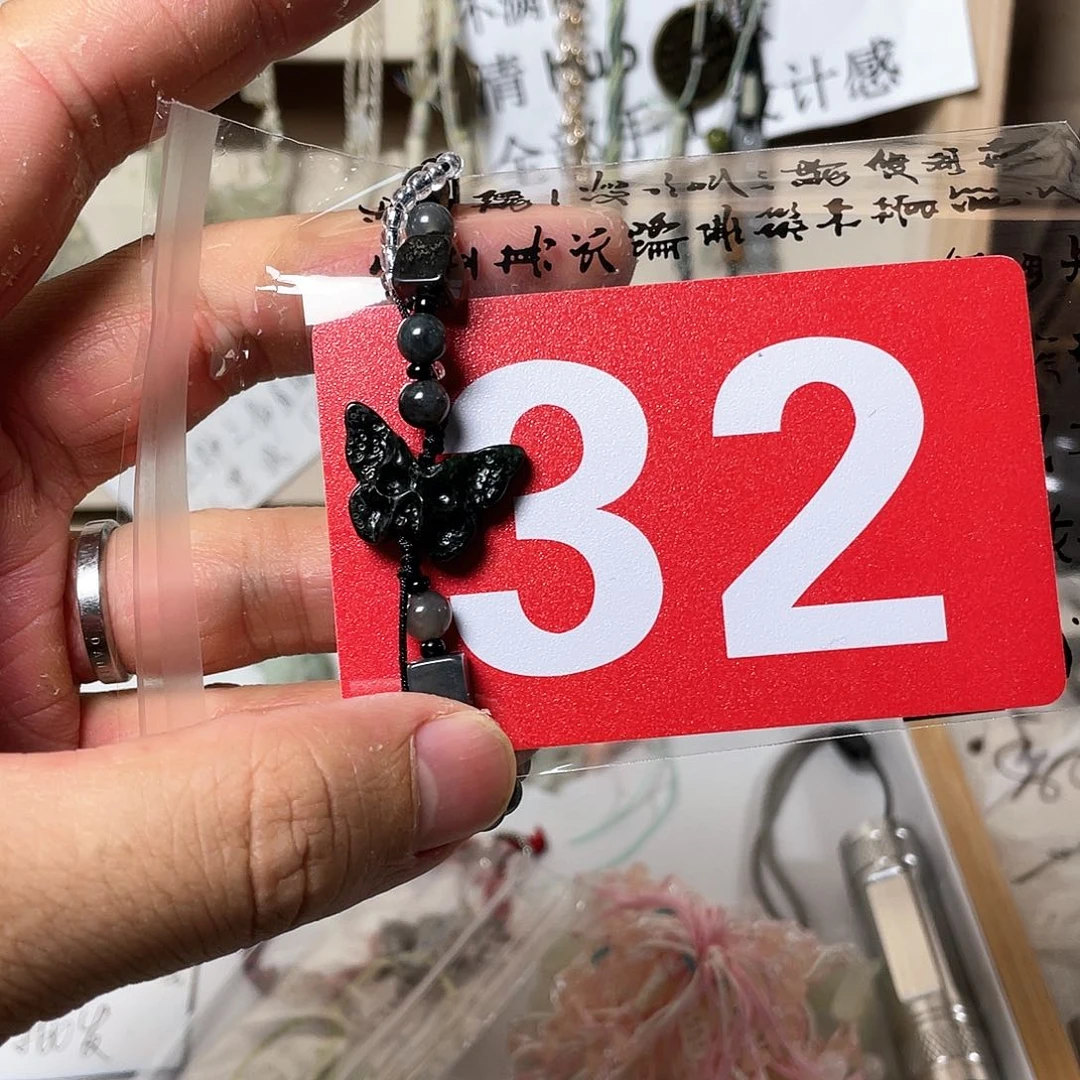 蛇纹石玉颈饰合金