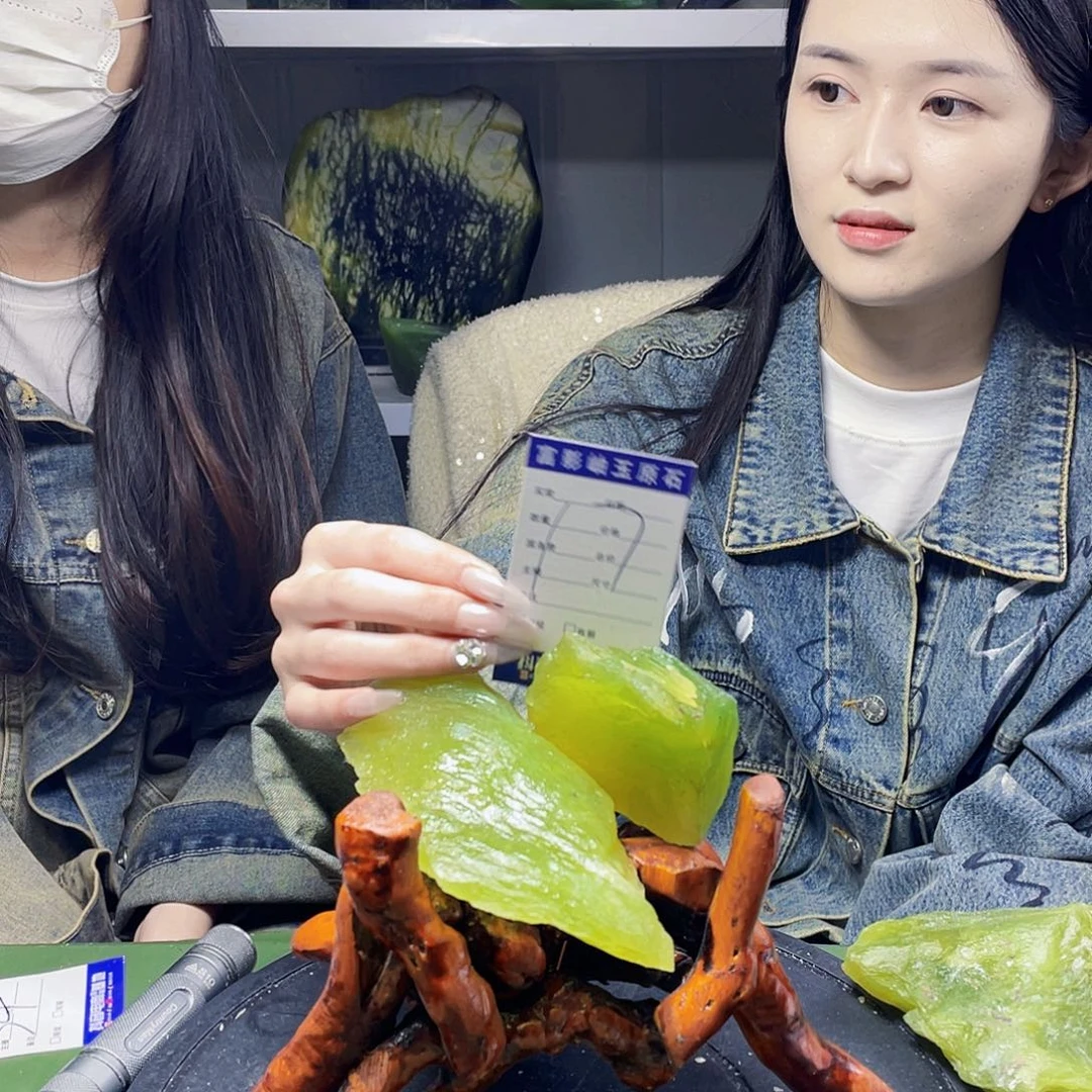 蛇纹石玉未镶嵌岫玉迪**J