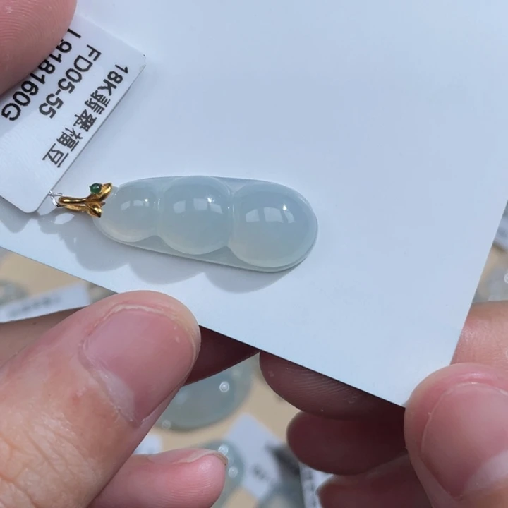 颈饰18K金镶嵌翡翠v**a