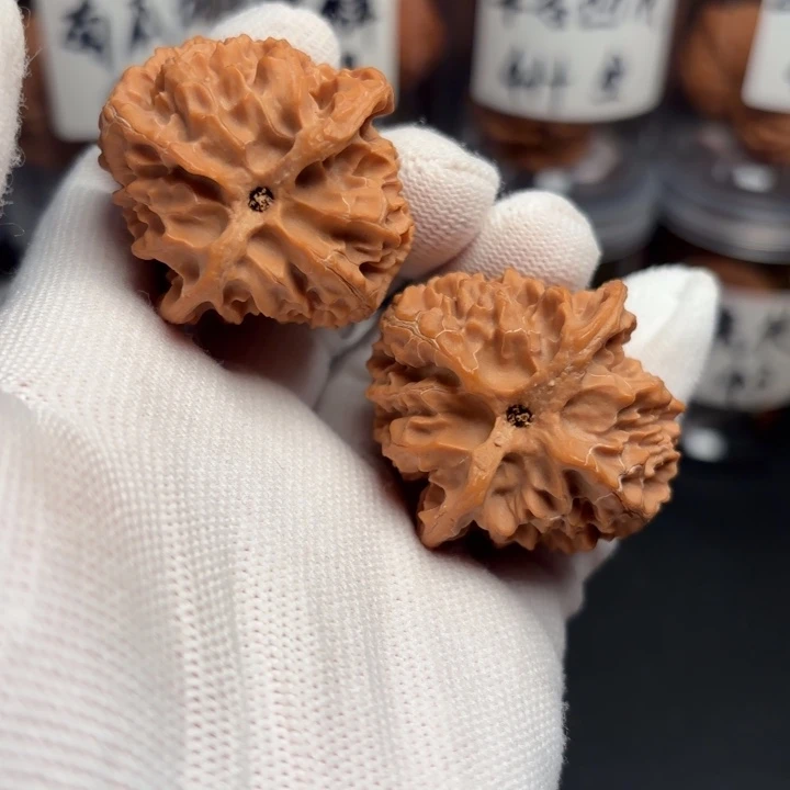 桃核吊坠40。  苹果园