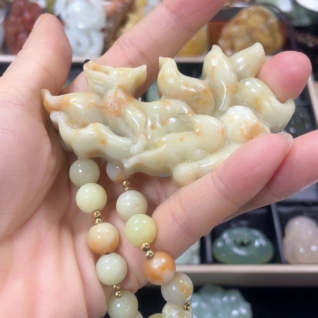 蛇纹石玉颈饰未镶嵌