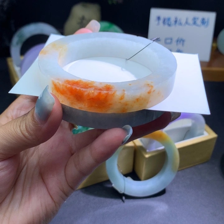 定制翡翠未镶嵌翡翠手镯