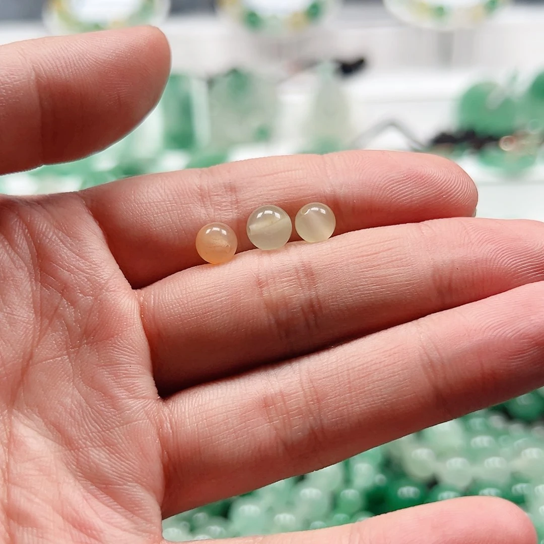 石英质玉颈饰未镶嵌?***话