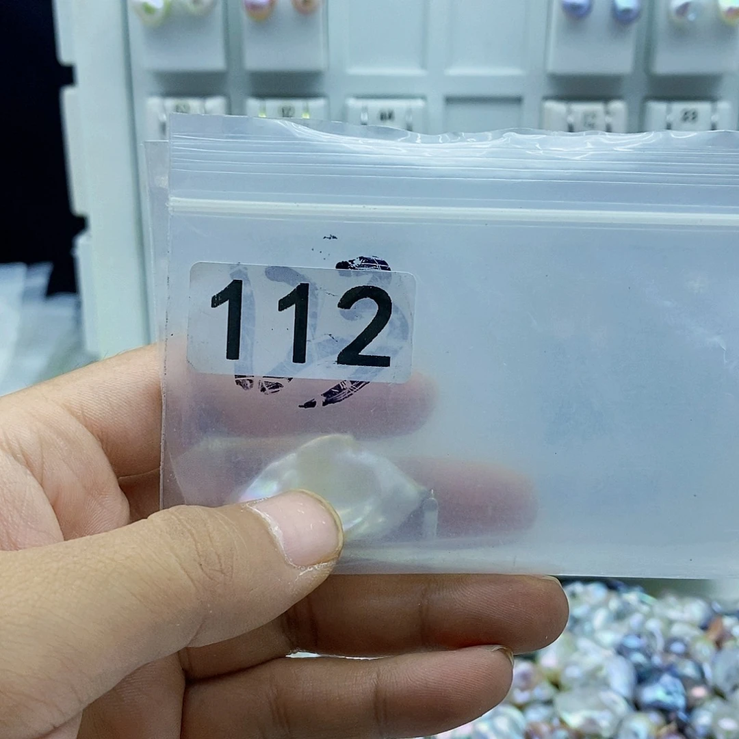 S***满淡水珍珠合金颈饰