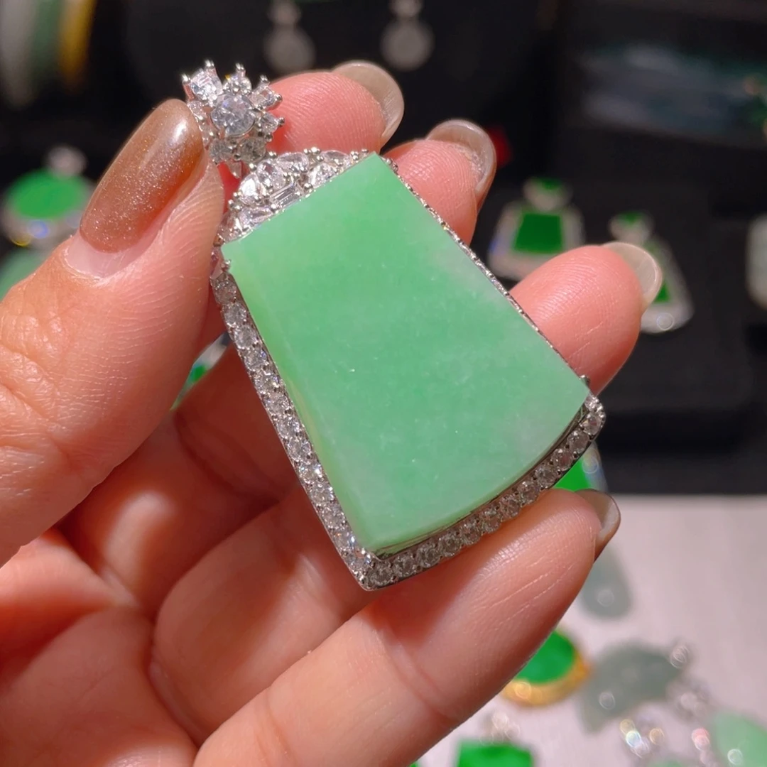 翡翠颈饰银S925镶嵌失****虫精品