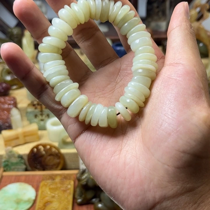 颈饰未镶嵌和田玉（糖玉）
