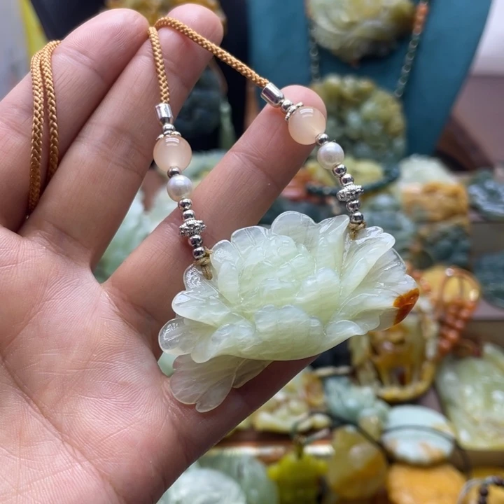 蛇纹石玉合金颈饰