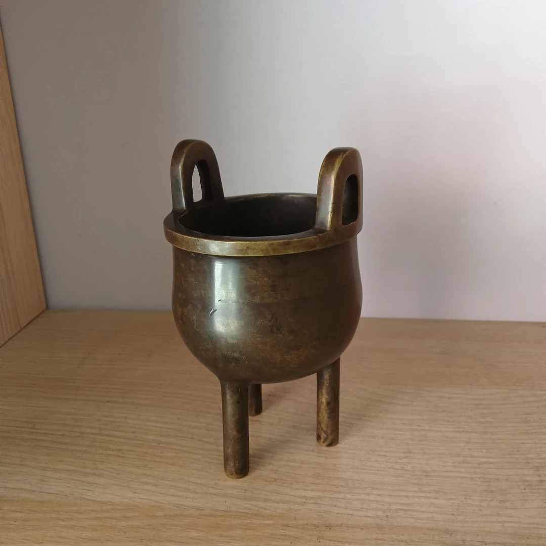 黄铜三足双耳兽面纹饰冲耳香炉家居供奉装饰品