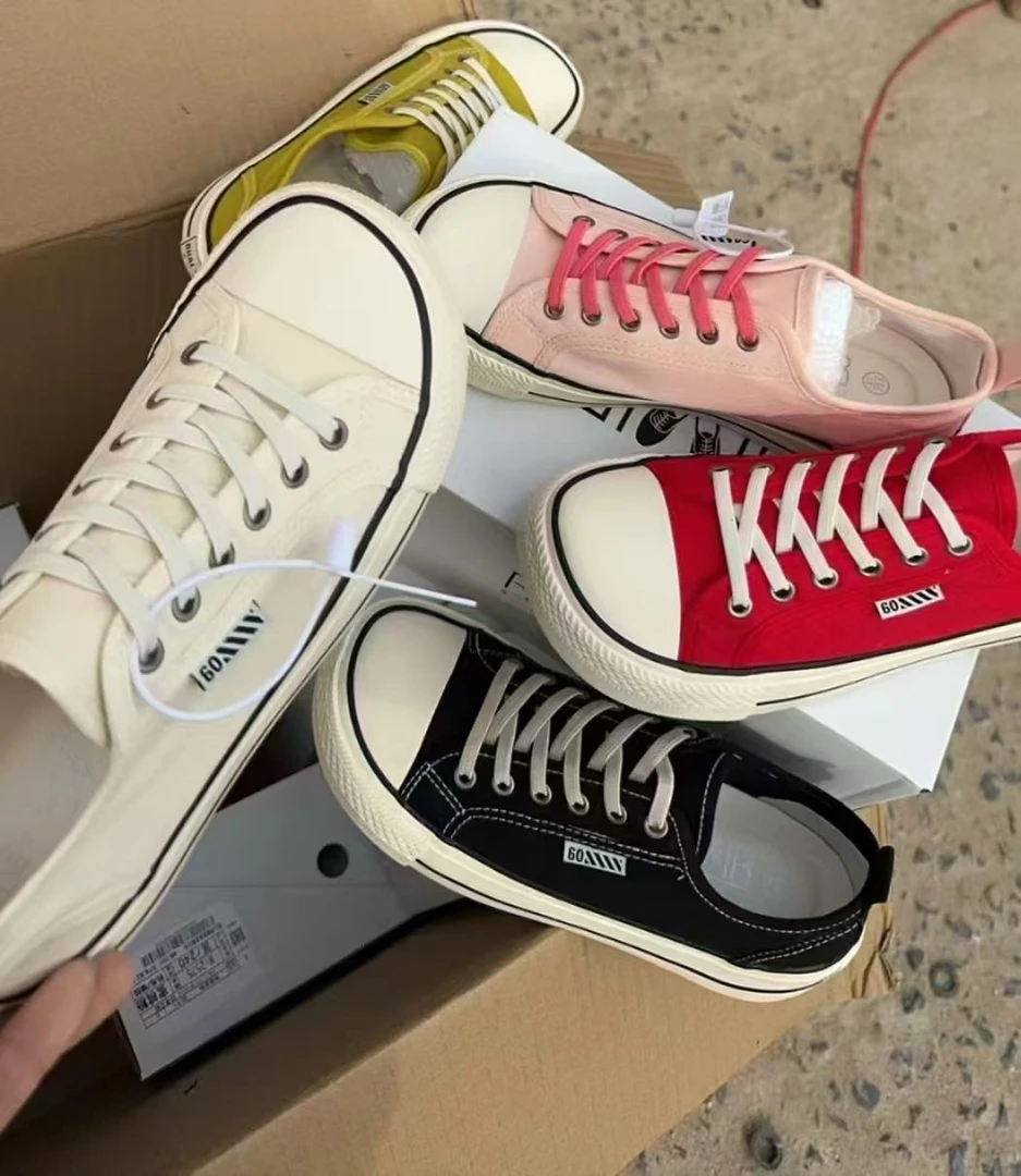 【未来精选】时尚平底帆布鞋