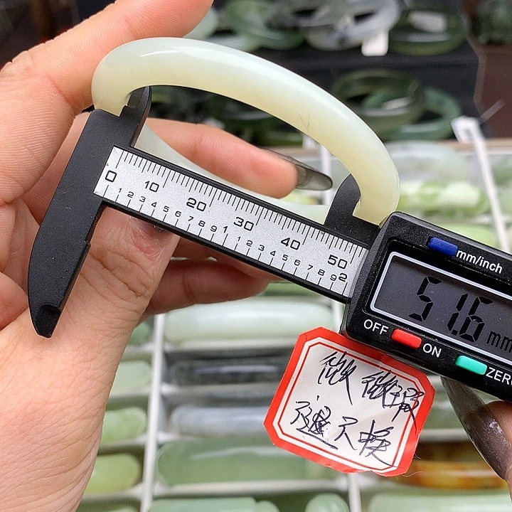 蛇纹石玉手镯未镶嵌647