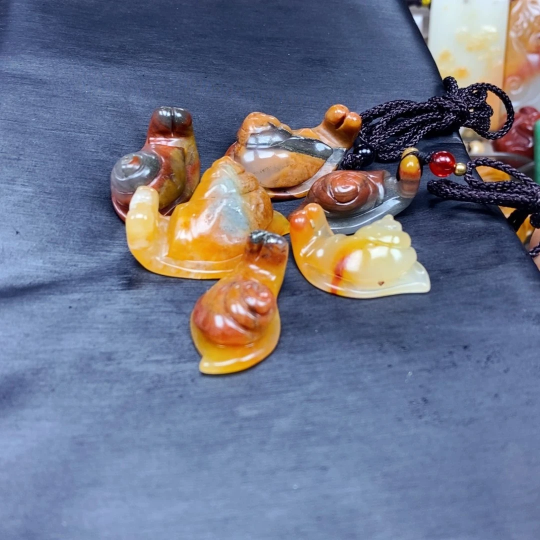 石英质玉（黄龙玉）颈饰未镶嵌