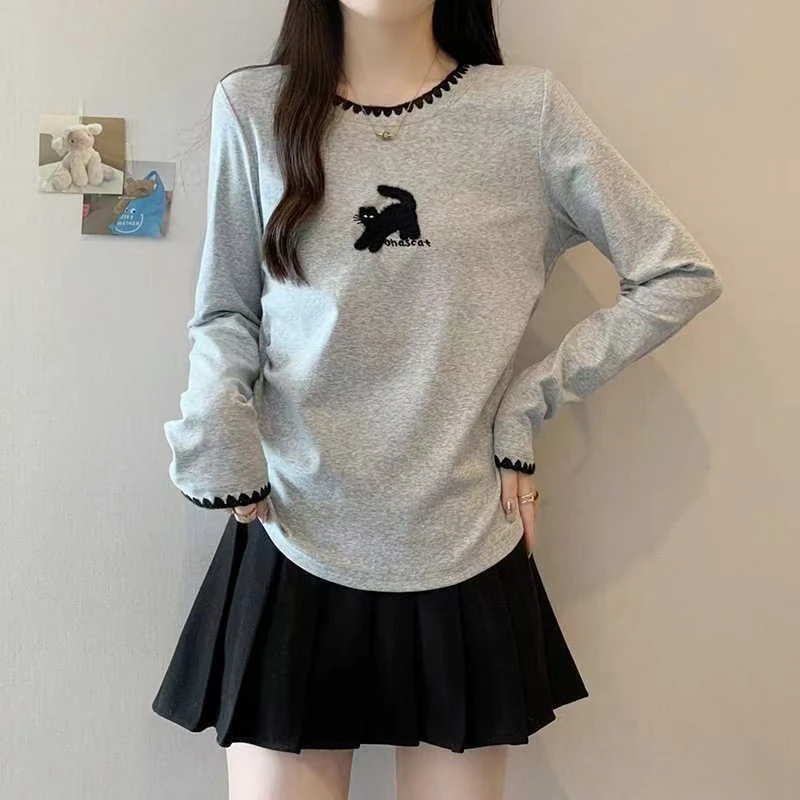 肖肖-大码秋冬新款胖mm大码女装简约刺绣花边小猫图案长袖上衣
