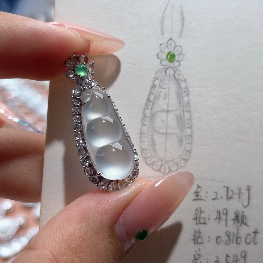 颈饰18K金镶嵌翡翠豆子