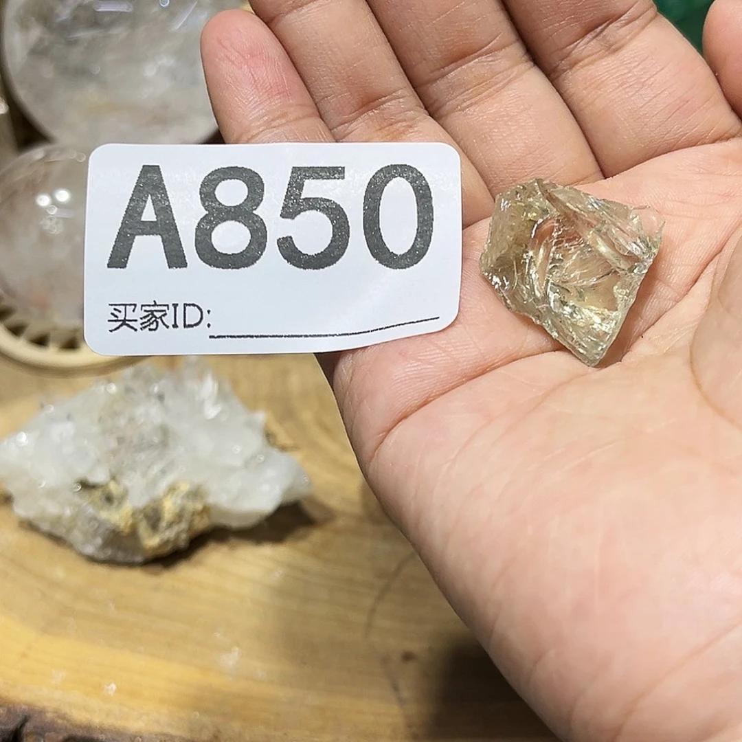 未镶嵌珠宝半成品水晶心**活多样性发其一微瑕