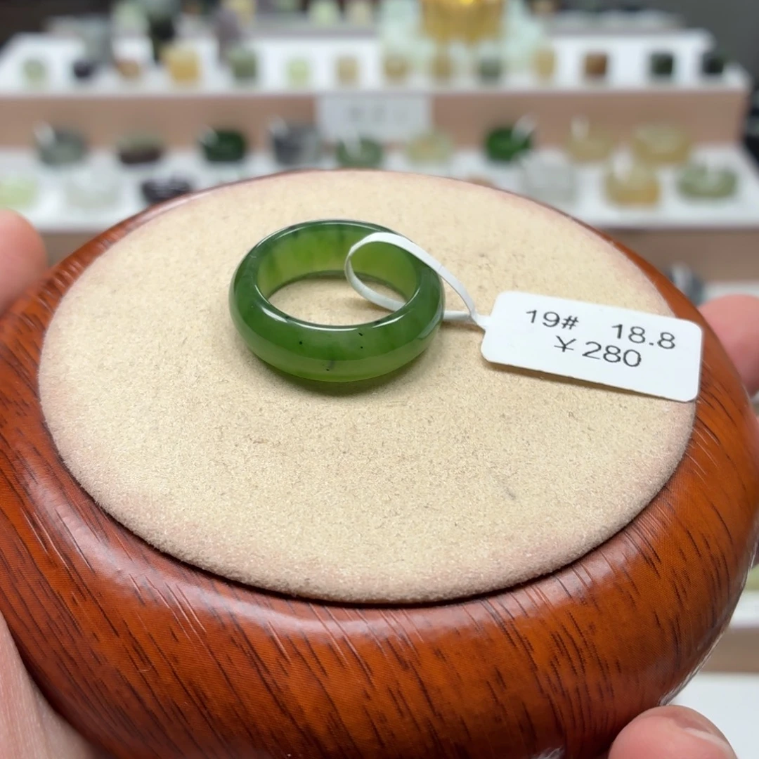 旺***头和田玉未镶嵌戒指18.8