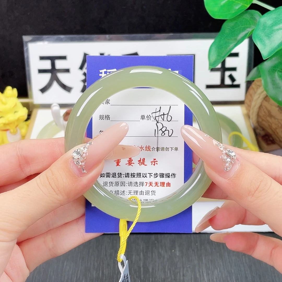 和田玉未镶嵌手镯