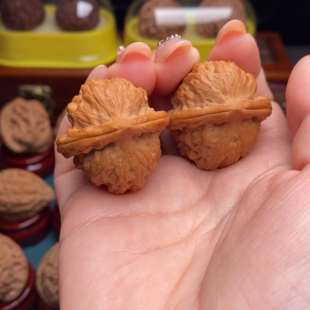 文玩核桃吊坠34赤龙鸡心全