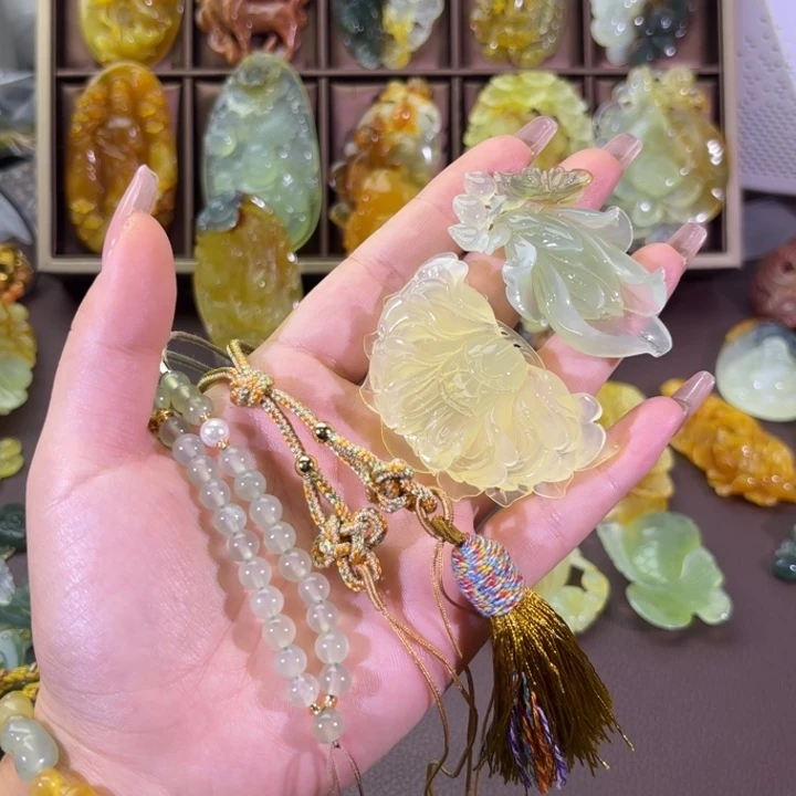 未镶嵌蛇纹石玉颈饰揽*?随机发