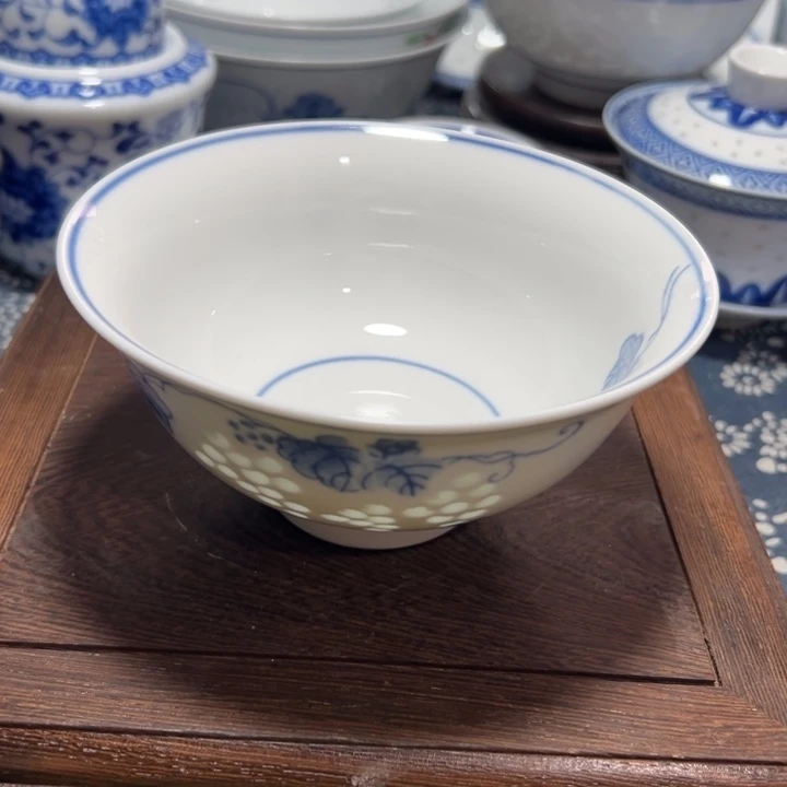 陶瓷青花玲珑5寸葡萄饭碗