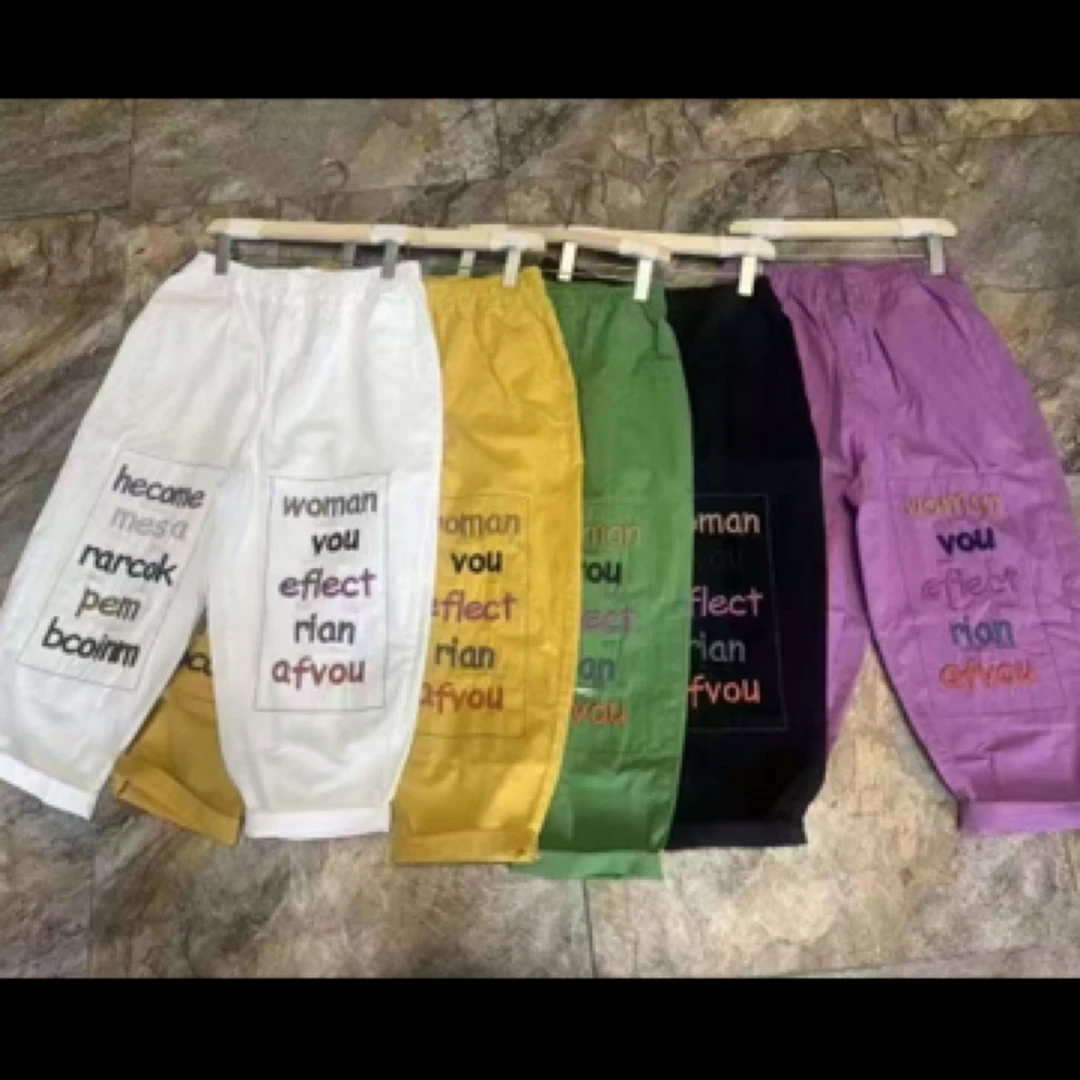 膝盖刺绣彩色裤子，夏季可穿薄料