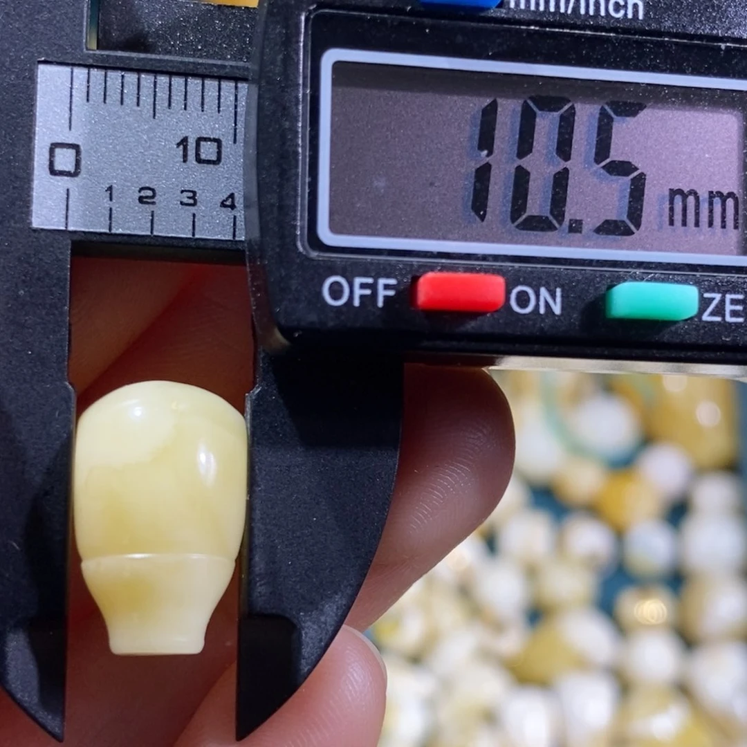 琥珀裸石未镶嵌配饰