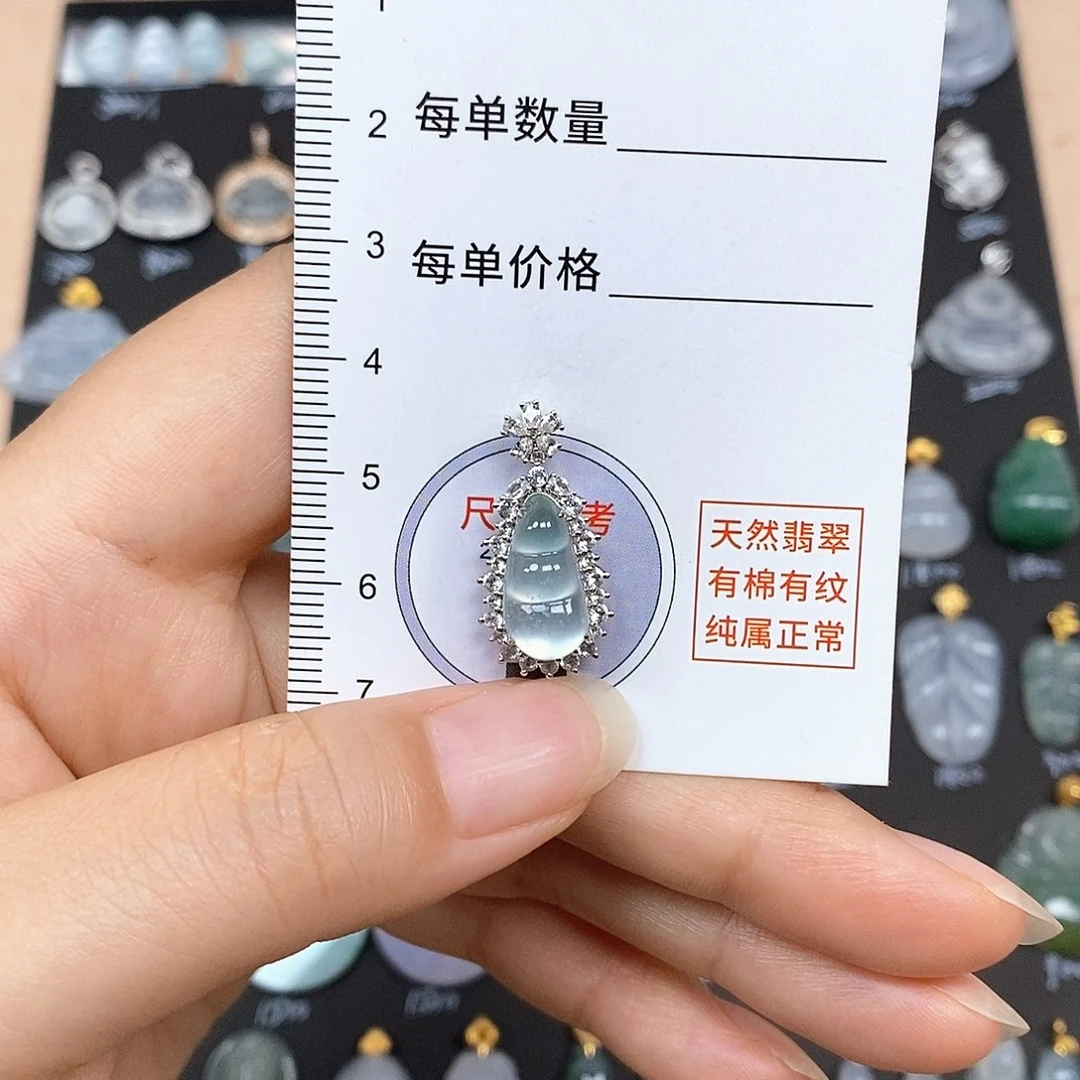 颈饰18K金镶嵌翡翠