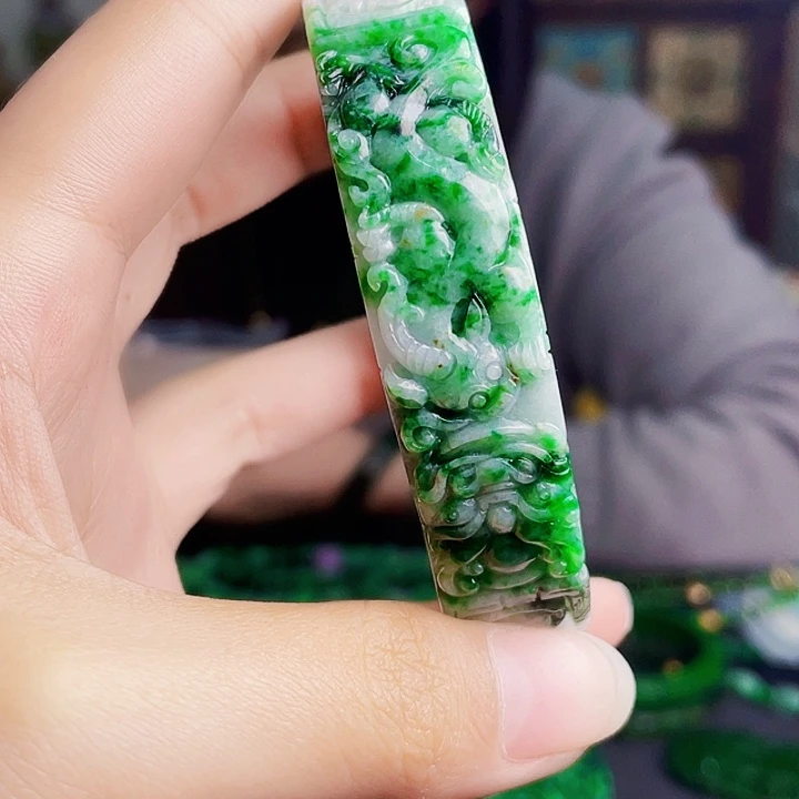 翡翠未镶嵌手镯多样性