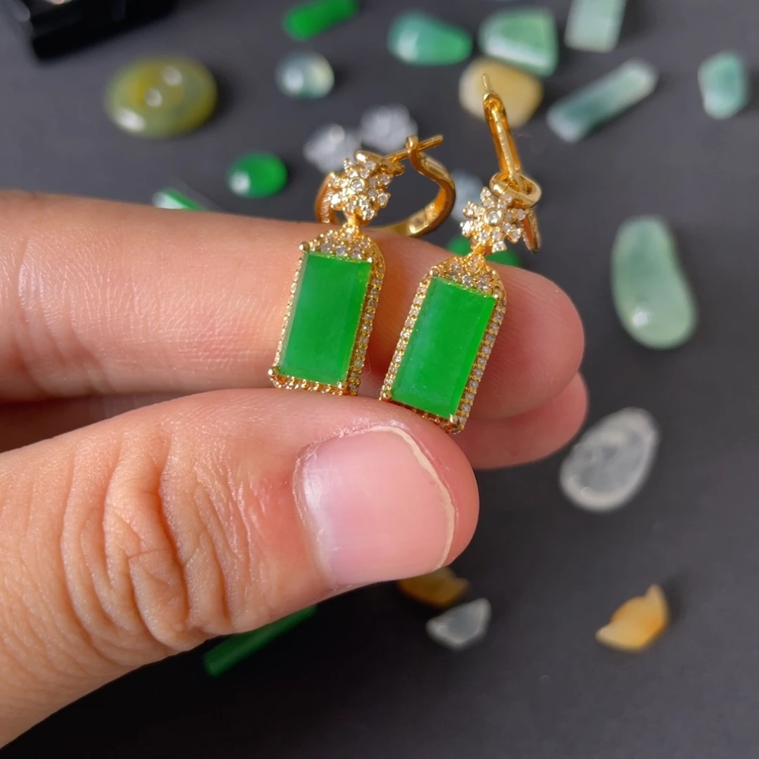 翡翠18K金镶嵌颈饰退****?翡翠珠宝翡翠珠宝