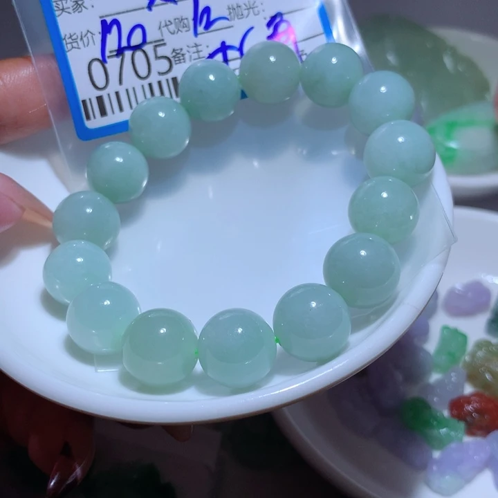 翡翠未镶嵌颈饰美*