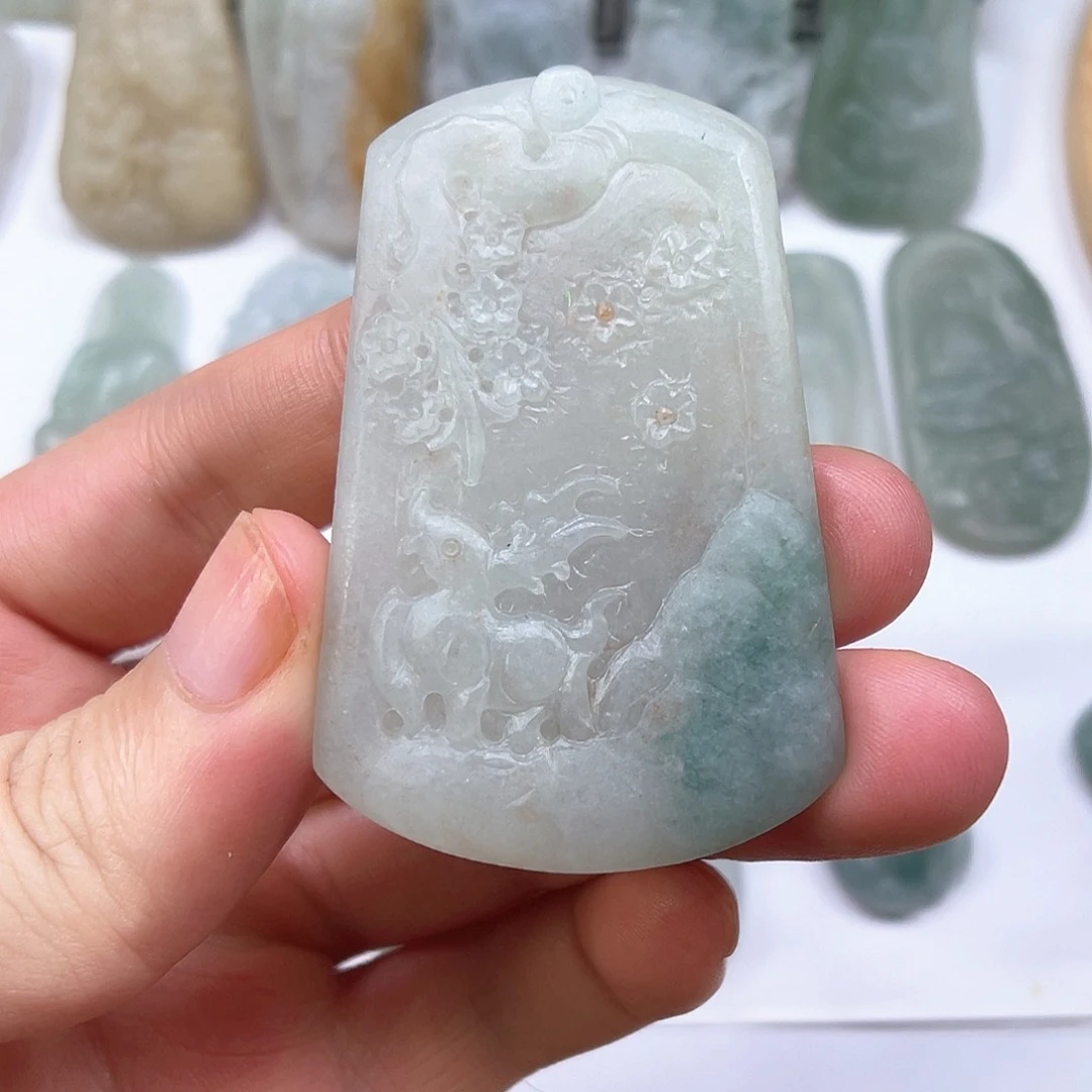 定制翡翠未镶嵌鹿牌