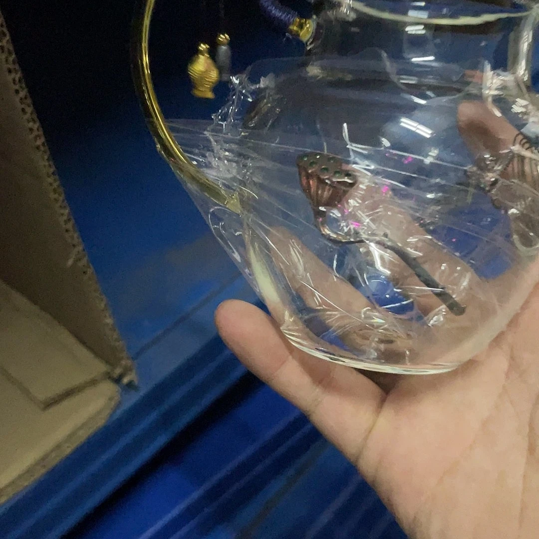 搪瓷杯子里还有很多东西
