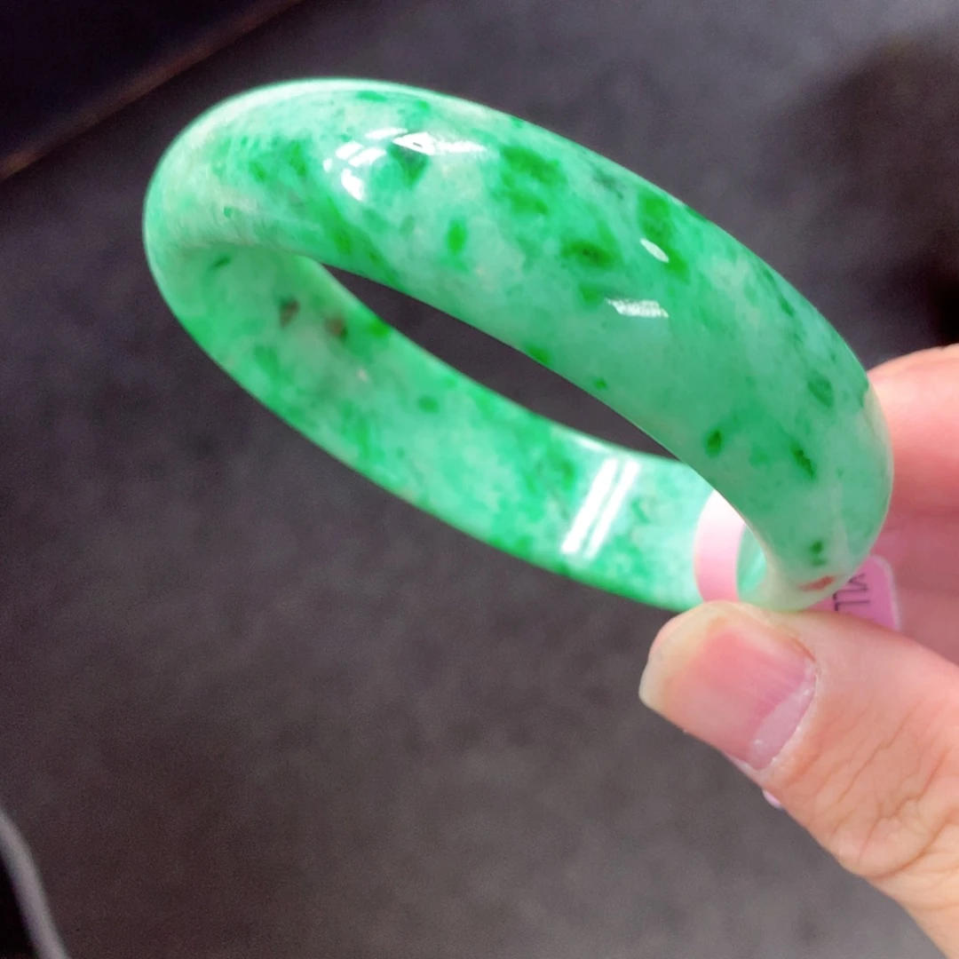翡翠手镯未镶嵌缅甸