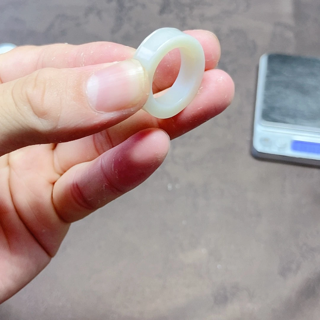 宇***星和田玉未镶嵌颈饰