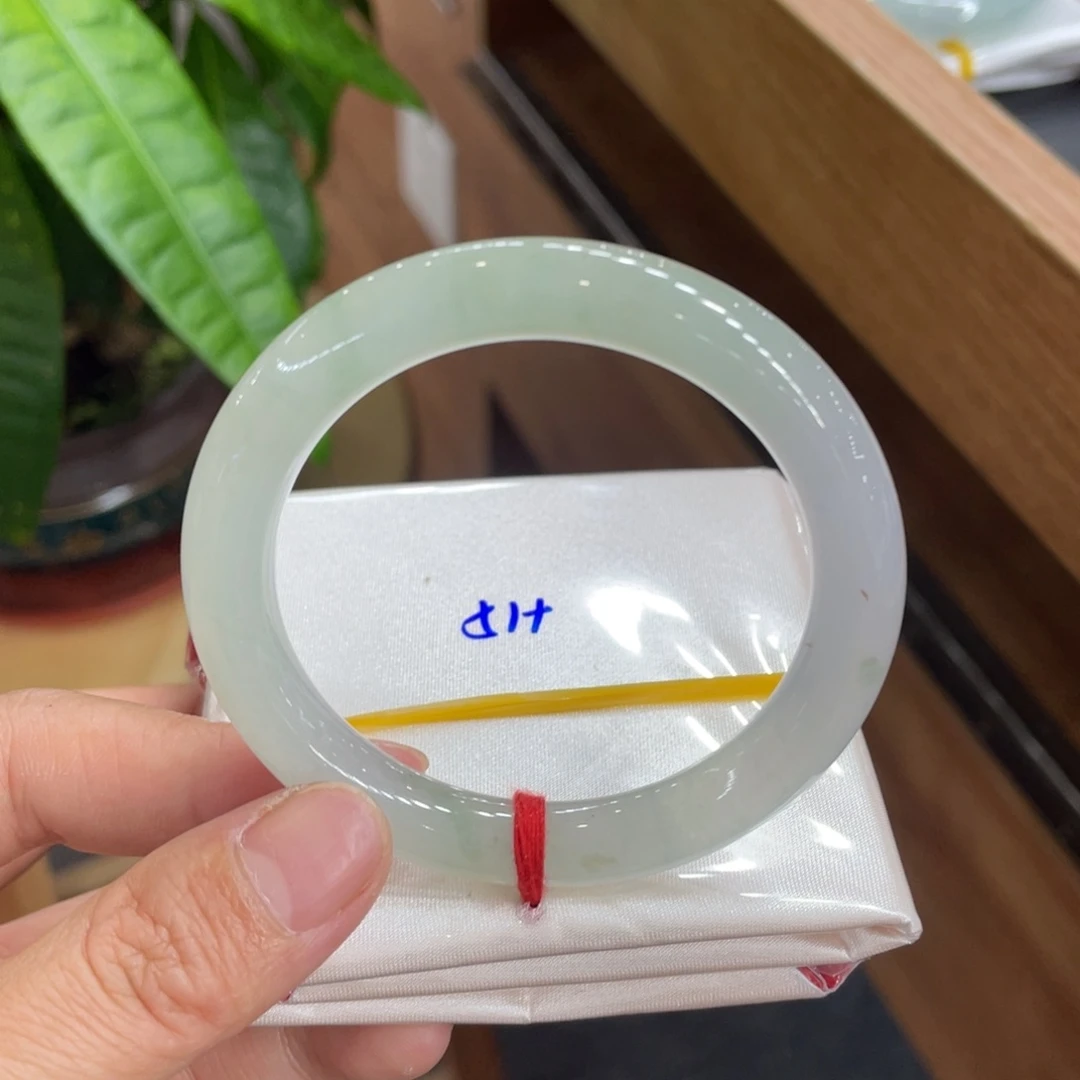 翡翠手镯未镶嵌天然翡翠