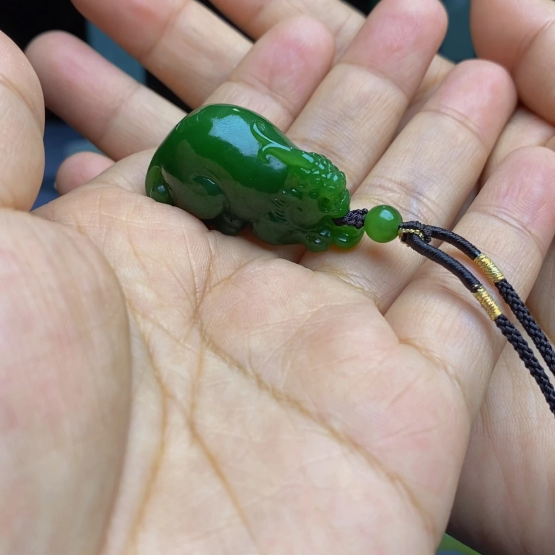 索***思和田玉未镶嵌颈饰