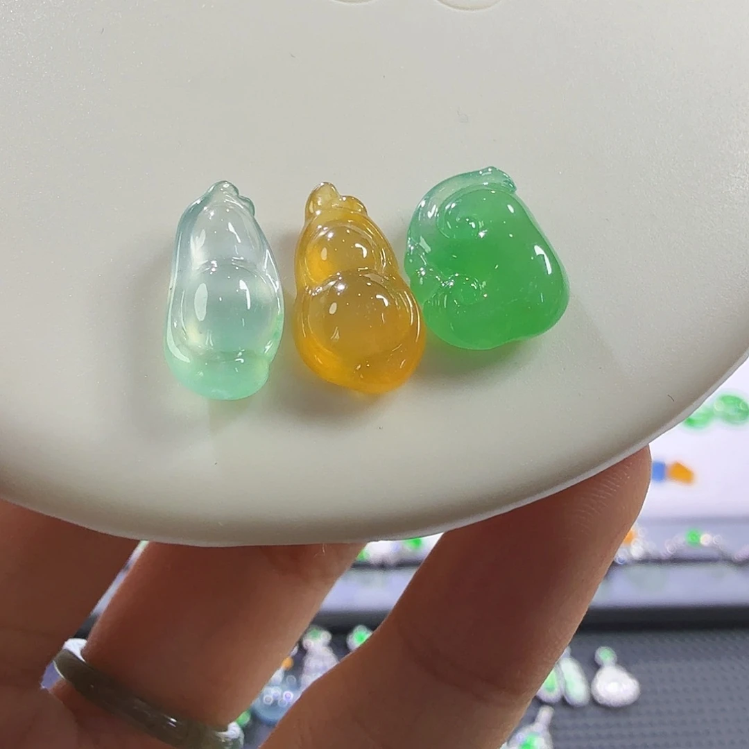 翡翠未镶嵌颈饰三选一