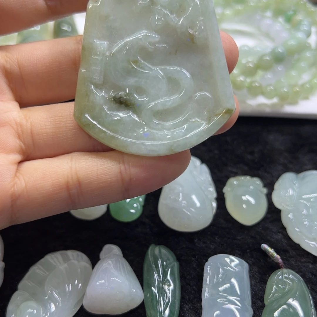 翡翠未镶嵌颈饰翡翠特色飘花蛇牌