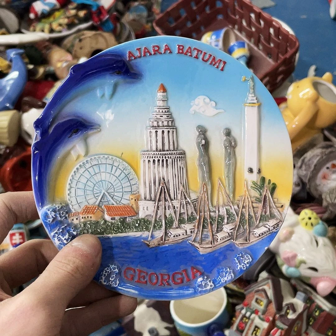 摆件  磕碰 封釉。