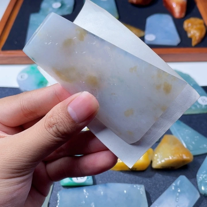 未镶嵌定制翡翠糯冰飘黄翡带蓝花